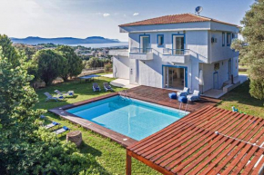 Beautiful 5bedroom villa big pool, close to beach!
